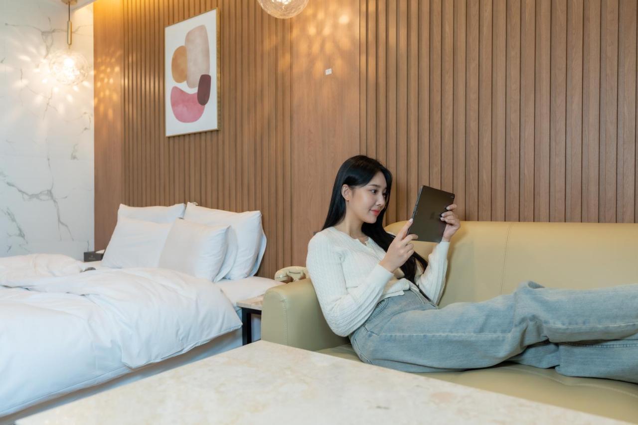 Jecheon Hound Hotel Chech'ŏn Exterior foto